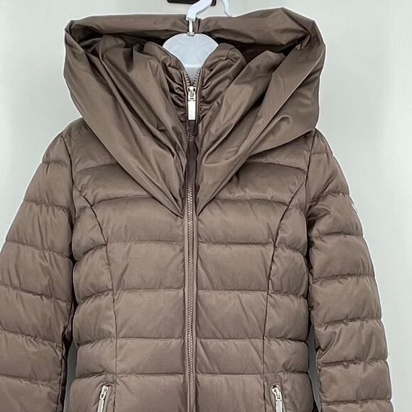 Laundry by Shelli Segal Quilted Pillow Collar Puffer Coat in Taupe Size Med - Picture 15 of 16